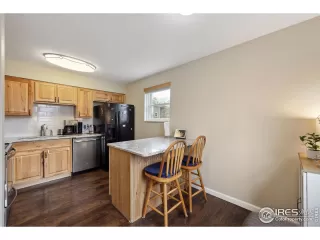 Photo #5: 985690 Listing