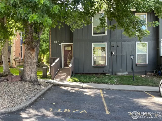 MLS: 985695 Condo For Sale