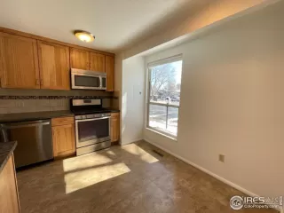 Photo #5: 985695 Listing 