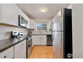 Photo #5: 985701 Listing