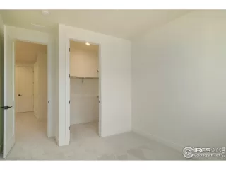 Photo #5: 985704 Listing