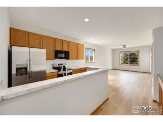 Photo #6: 985730 Listing