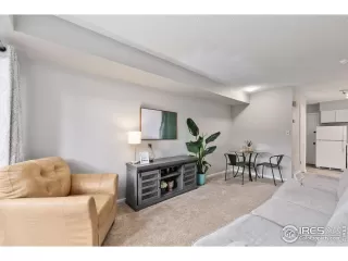 Photo #5: 985742 Listing