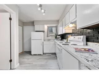 Photo #6: 985742 Listing