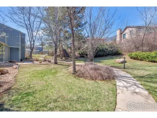 Photo #2: 985809 Listing