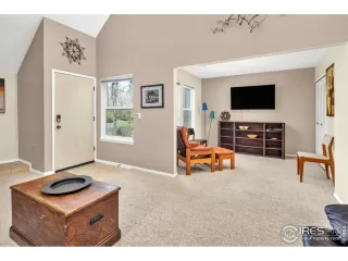 Photo #4: 985809 Listing