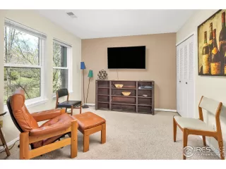 Photo #5: 985809 Listing