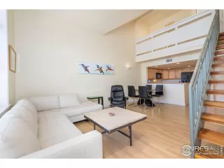 Photo #5: 985820 Listing