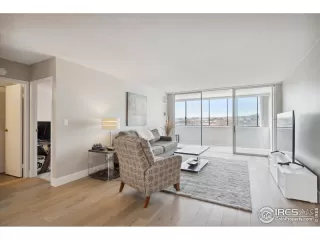 Photo #4: 985845 Listing