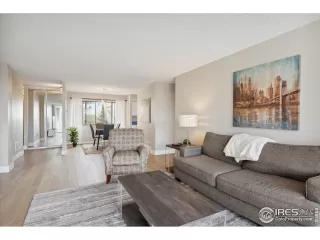 Photo #5: 985845 Listing