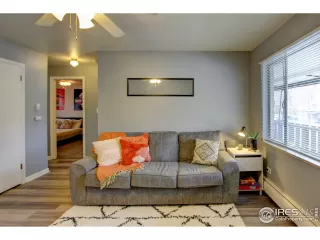 Photo #5: 985941 Listing