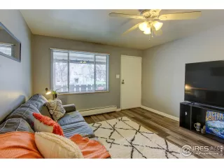 Photo #6: 985941 Listing