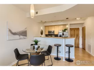 Photo #5: 985966 Listing