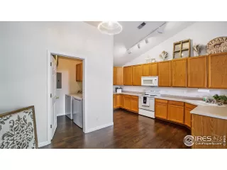 Photo #5: 985980 Listing