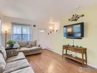 Photo #6: 986098 Listing