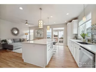 Photo #5: 986273 Listing