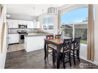 Photo #6: 986300 Listing 