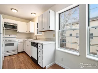 Photo #4: 986306 Listing