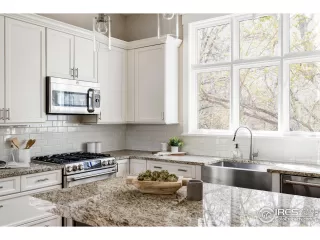 Photo #4: 986330 Listing