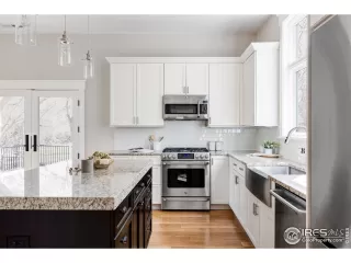 Photo #5: 986330 Listing