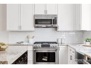 Photo #6: 986330 Listing