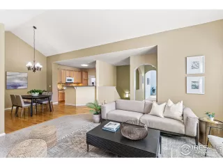 Photo #4: 986420 Listing