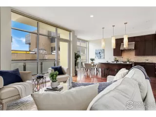 Photo #5: 986439 Listing