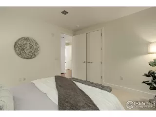 Photo #6: 986439 Listing