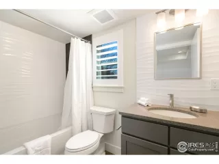 Photo #6: 986553 Listing