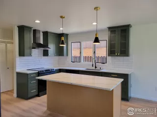 Photo #6: 986724 Listing