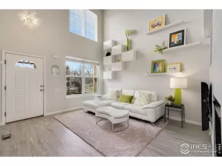 Photo #4: 986821 Listing