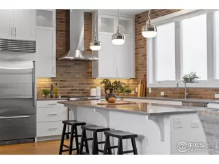 Photo #4: 986844 Listing