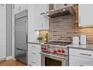 Photo #5: 986844 Listing