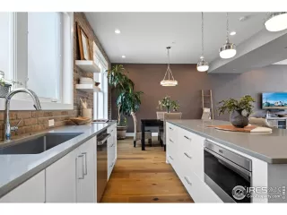 Photo #6: 986844 Listing