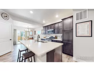 Photo #5: 986905 Listing