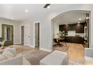 Photo #6: 986979 Listing 