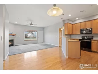 Photo #4: 986981 Listing