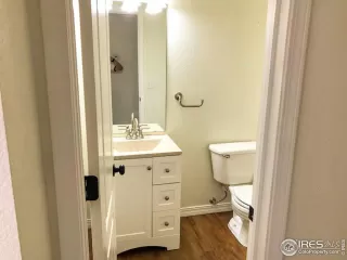 Photo #5: 987043 Listing