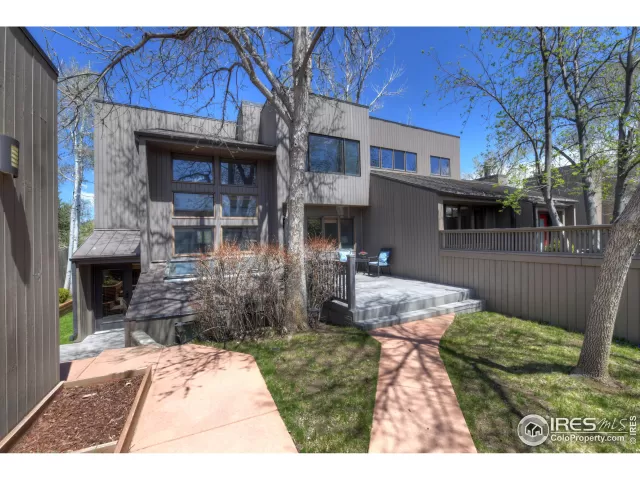 MLS: 987067 Condo For Sale