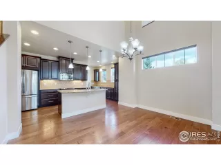 Photo #6: 987162 Listing