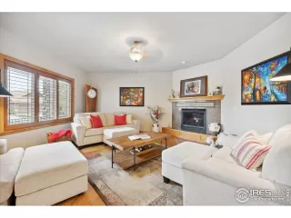 Photo #5: 987172 Listing