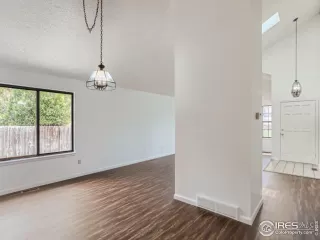 Photo #6: 987323 Listing