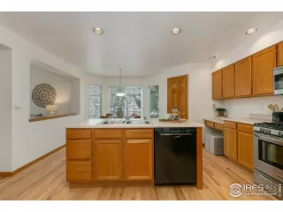 Photo #6: 987578 Listing