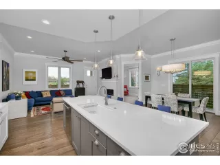 Photo #5: 987581 Listing