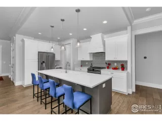 Photo #6: 987581 Listing