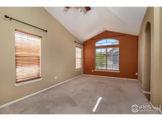 Photo #5: 987706 Listing