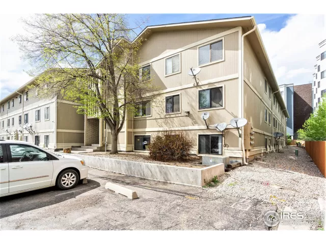 MLS: 987765 Condo For Sale