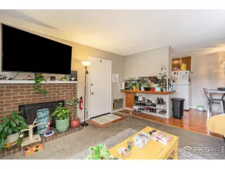 Photo #3: 987765 Listing