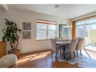 Photo #6: 987823 Listing