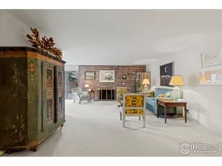 Photo #4: 987831 Listing